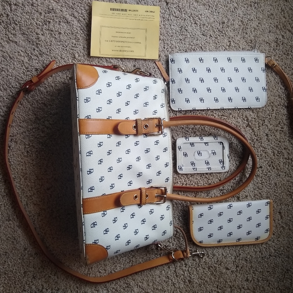 Dooney & Bourke purse with accessories